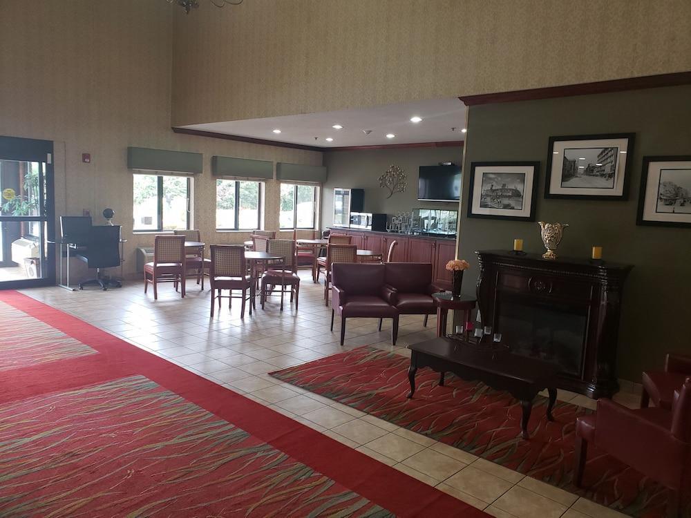 Comfort Suites Detroit/Уоррен Экстерьер фото