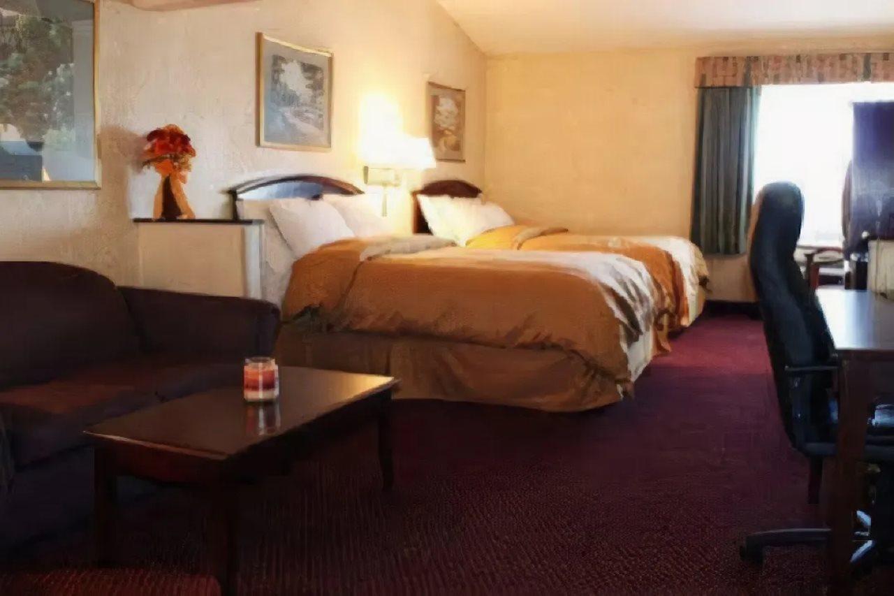 Comfort Suites Detroit/Уоррен Экстерьер фото