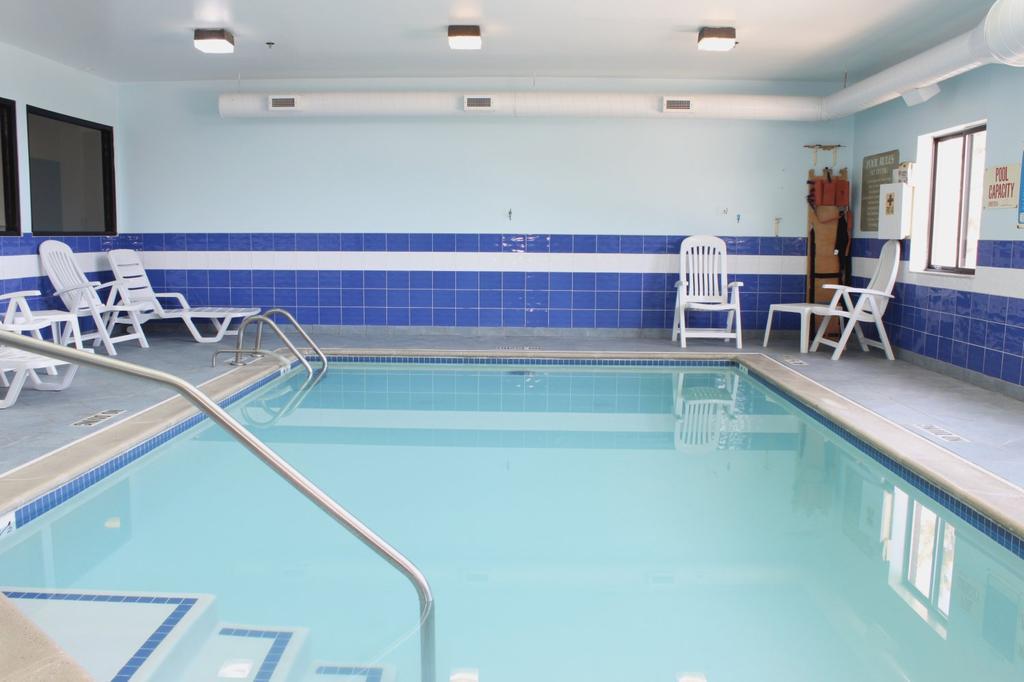 Comfort Suites Detroit/Уоррен Экстерьер фото